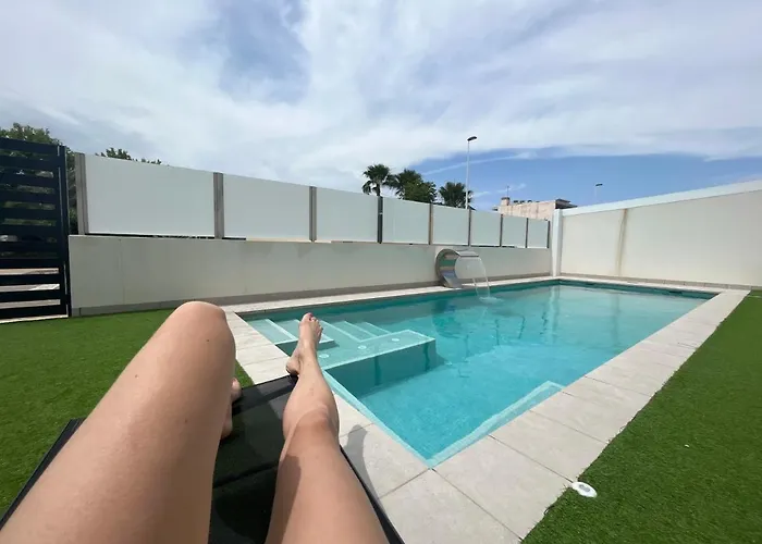 Luxury Apartment - Rooftop Terrace, Community Pool & Nearby Beach