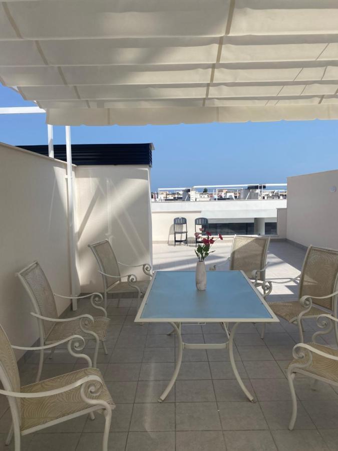 Luxury - Rooftop Terrace, Community Pool & Nearby *