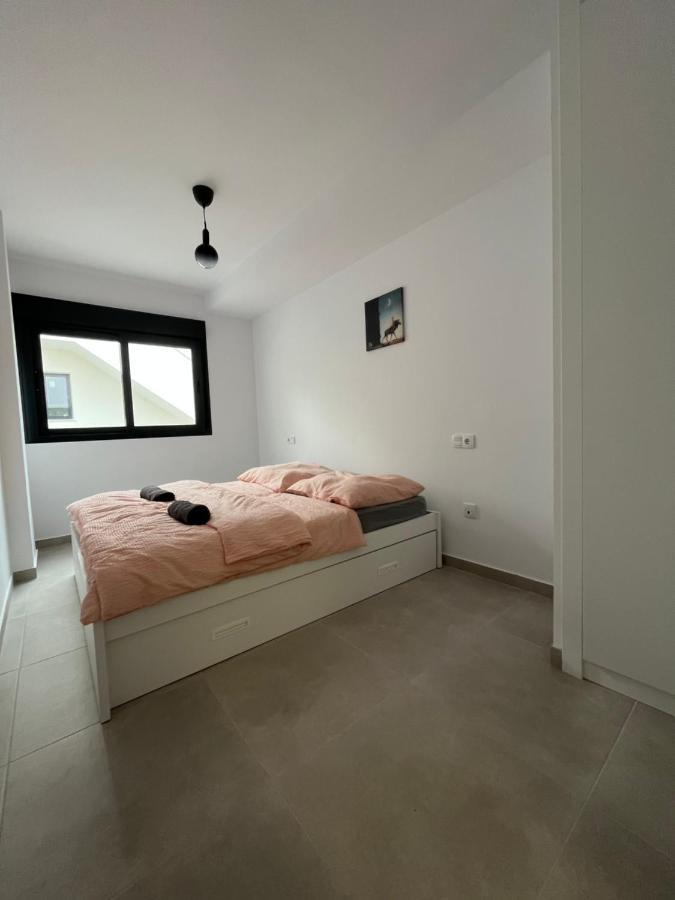 Luxury - Rooftop Terrace, Community Pool & Nearby Apartment